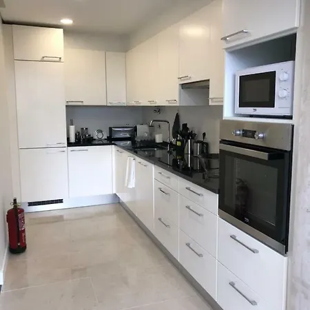 Duplex With Elevator And Roof Top, City Center * Lizbona
